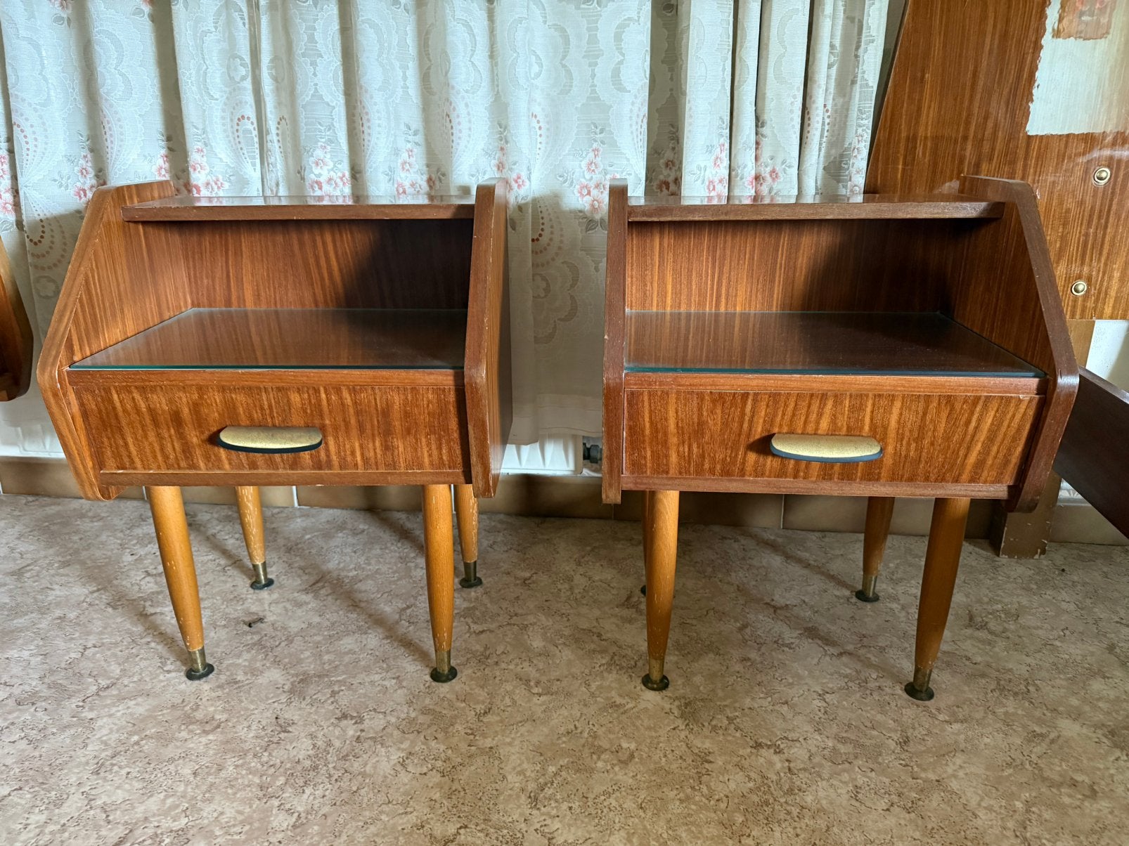 Nachtkastjes + commode met spiegel, Ophalen, Gebruikt