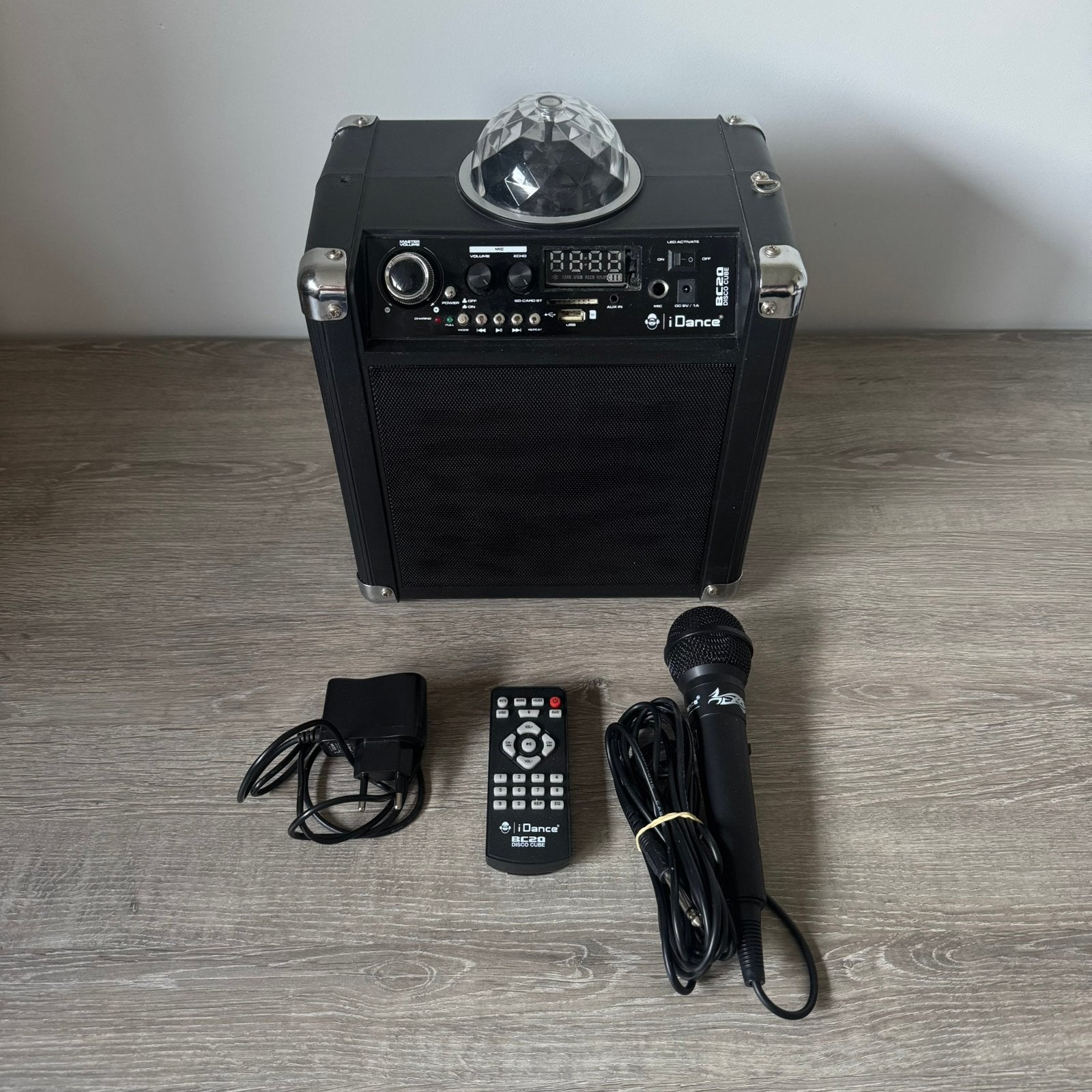 Party Speaker + microfoon, afstandsbediening en discolichten, Enlèvement ou Envoi, Utilisé