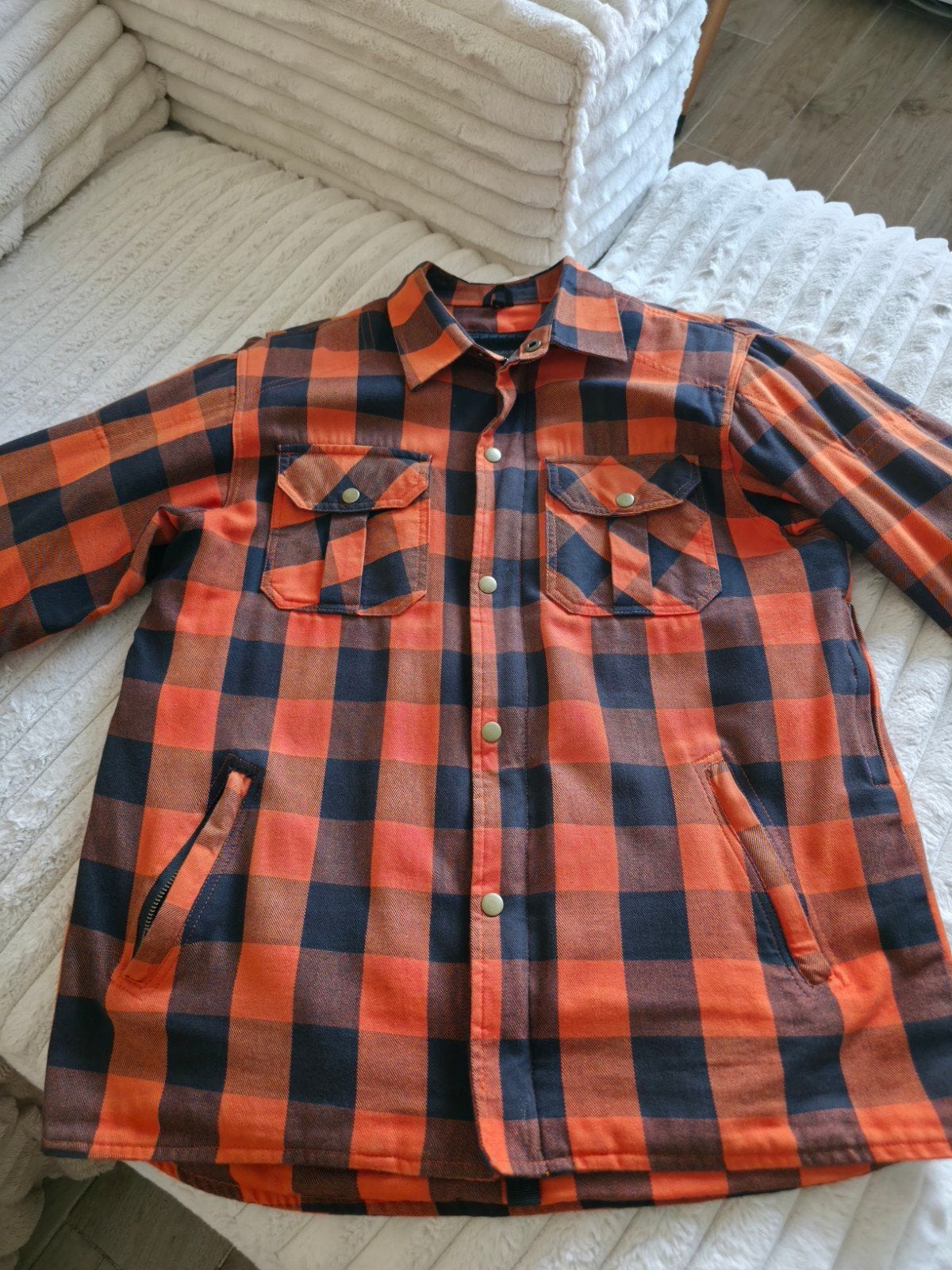 Chemise de moto XL, Enlèvement
