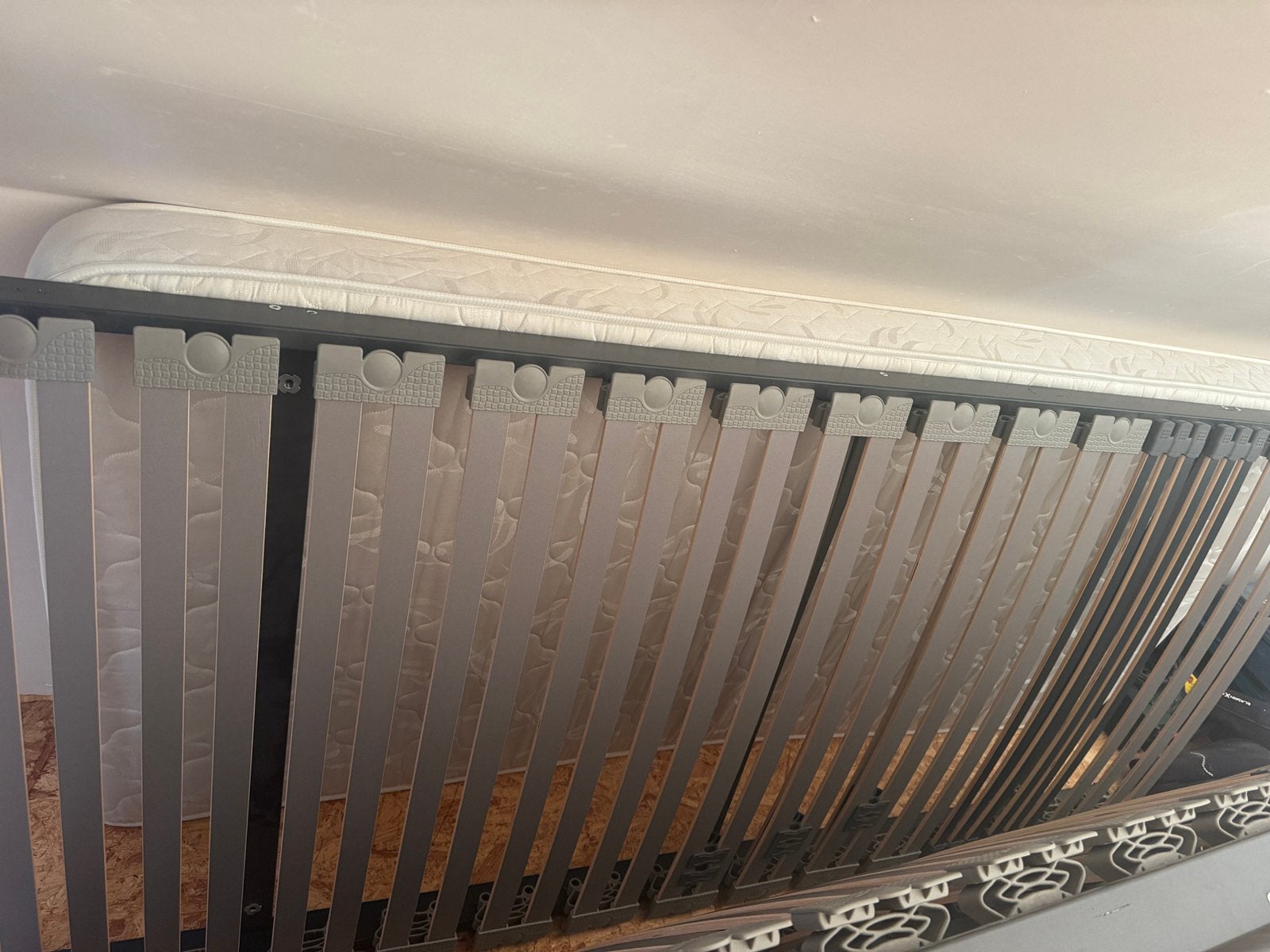 2 lattenbodems Bultex 90x200 met bijhorende matrassen, Ophalen, Zo goed als nieuw