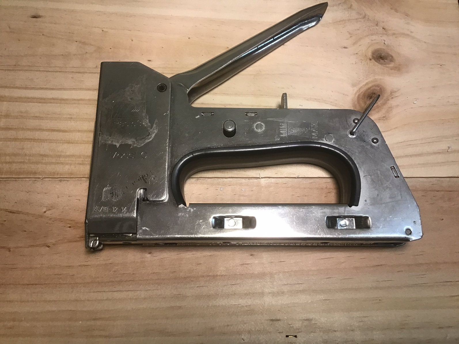 Professionele nietjesmachine Rapid R36 type C incl nietjes., Ophalen, Gebruikt