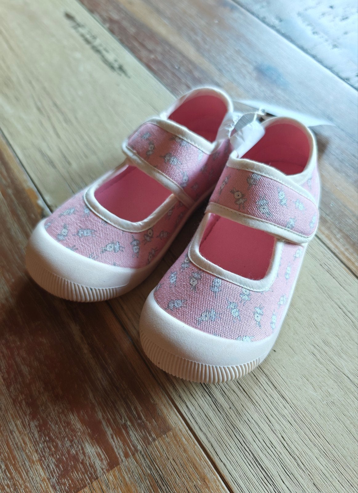 Pantoufles en toile 27 neuves, Neuf, Enlèvement ou Envoi, Pantoufles, Fille