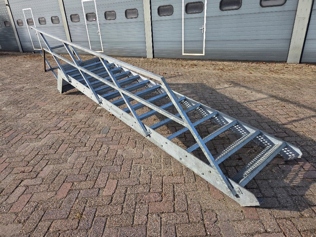 Diverse trappen  met plateau, Doe-het-zelf en Bouw, Ophalen, IJzer