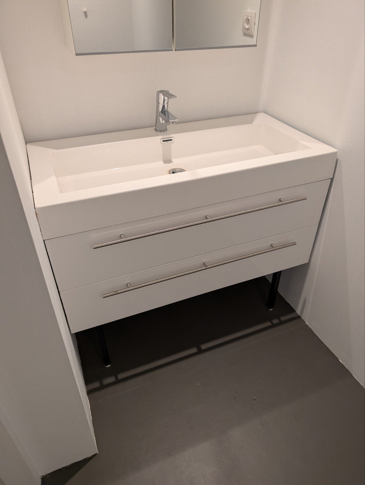 Badkamer meubel lavabo met kraan, 2 schuiven en spiegelkast, Huis en Inrichting, Ophalen, Gebruikt, 100 tot 150 cm, 100 tot 150 cm