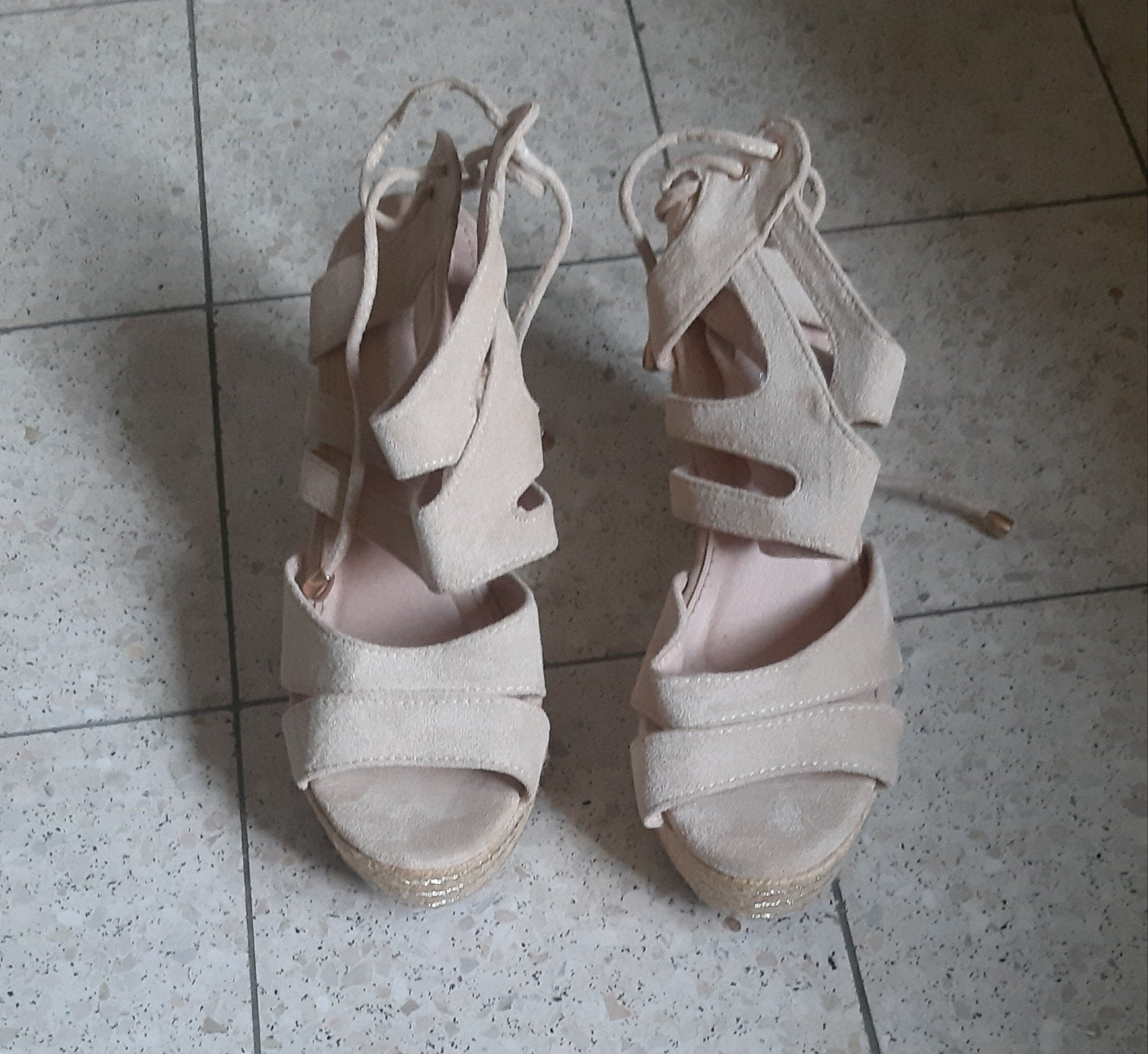 Sandales femme taille 39, Enlèvement, Comme neuf, Beige