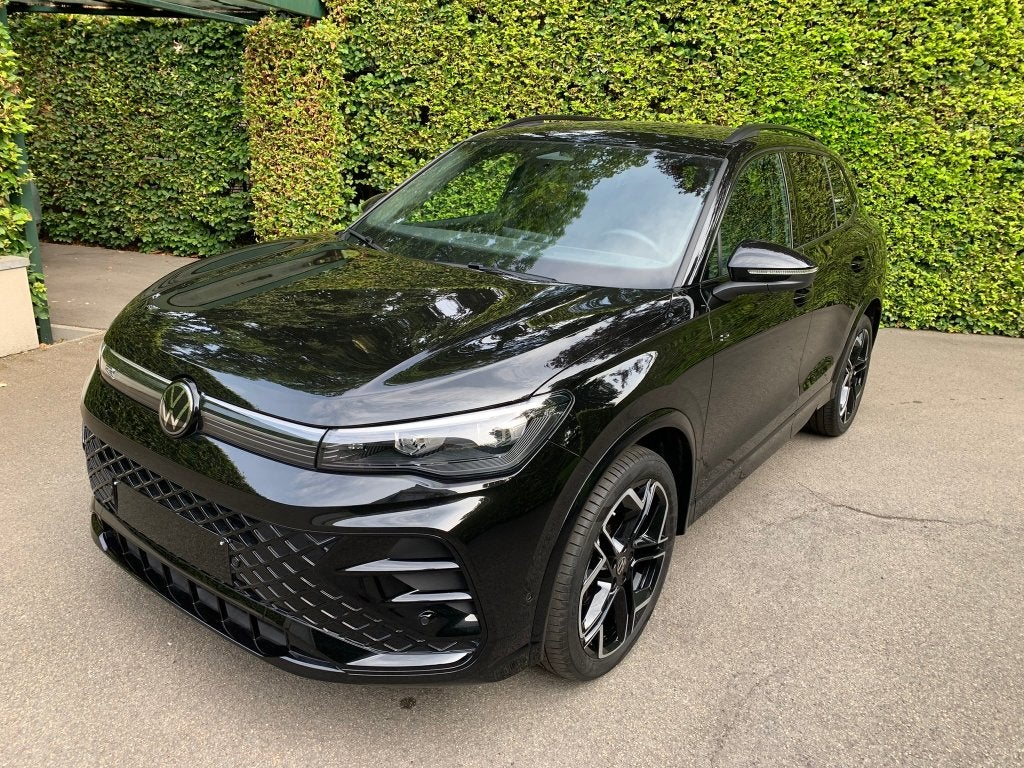 Volkswagen new Tiguan 1.5 ETSI R-Line DSG, Auto's, Dealer onderhouden, Zwart, Leder, Particulier