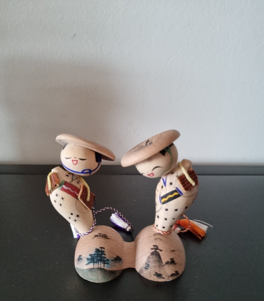 Leuk Omiyage Kokeshi paartje, Antiek en Kunst, Kunst | Niet-Westerse kunst, Verzenden