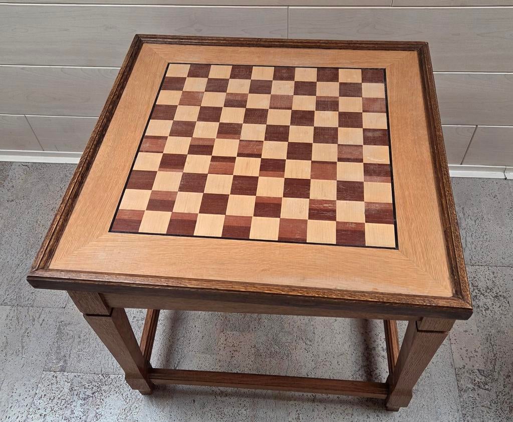 Table carrée avec échiquier/jeu de dames et plateau à dés, Enlèvement
