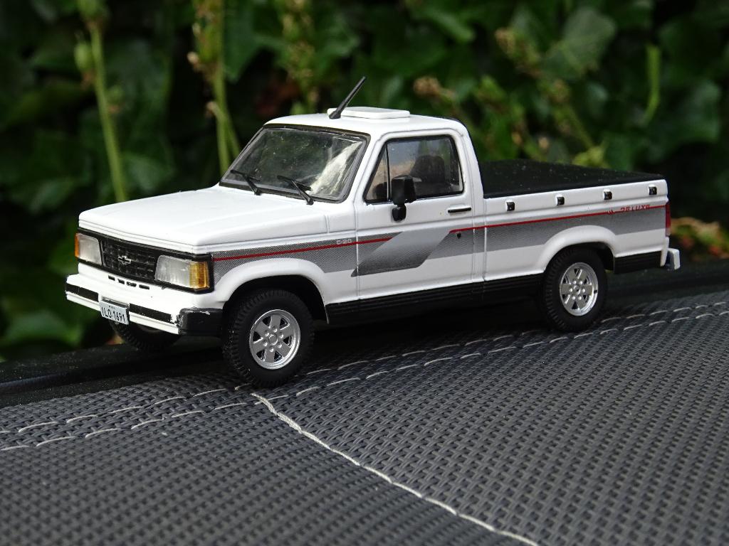 1994 Chevrolet C-20 Pick-Up - 1/43, Enlèvement ou Envoi, Neuf, Voiture