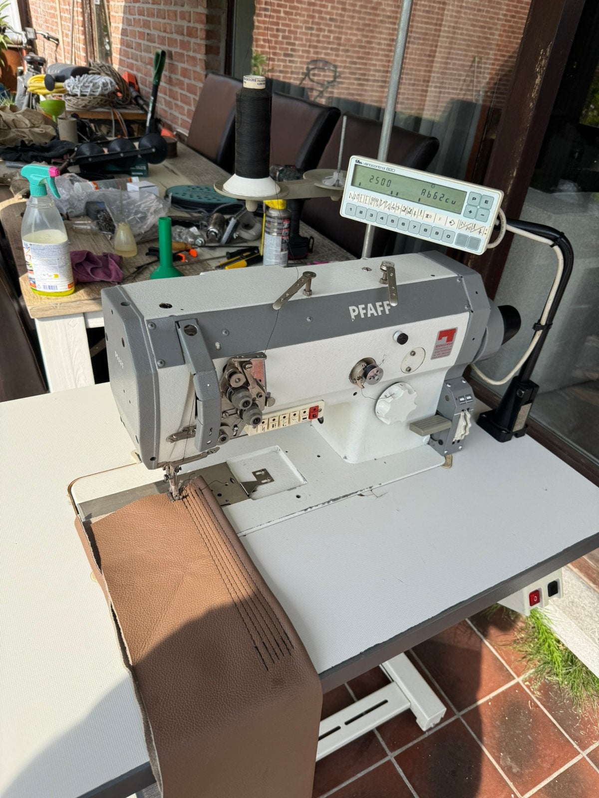 Pfaff 1425 entièrement automatique 220v, Enlèvement, Comme neuf, Pfaff