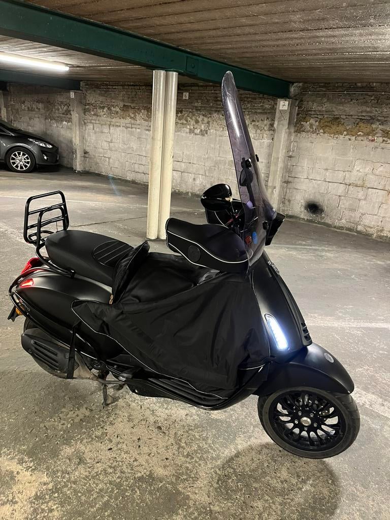 Vespa sprint, Fietsen en Brommers, Ophalen, Zo goed als nieuw