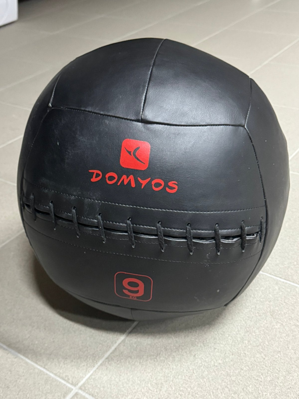 Domyos Wall Ball 9 kg - zeer goede staat, Sport en Fitness, Ophalen, Zo goed als nieuw