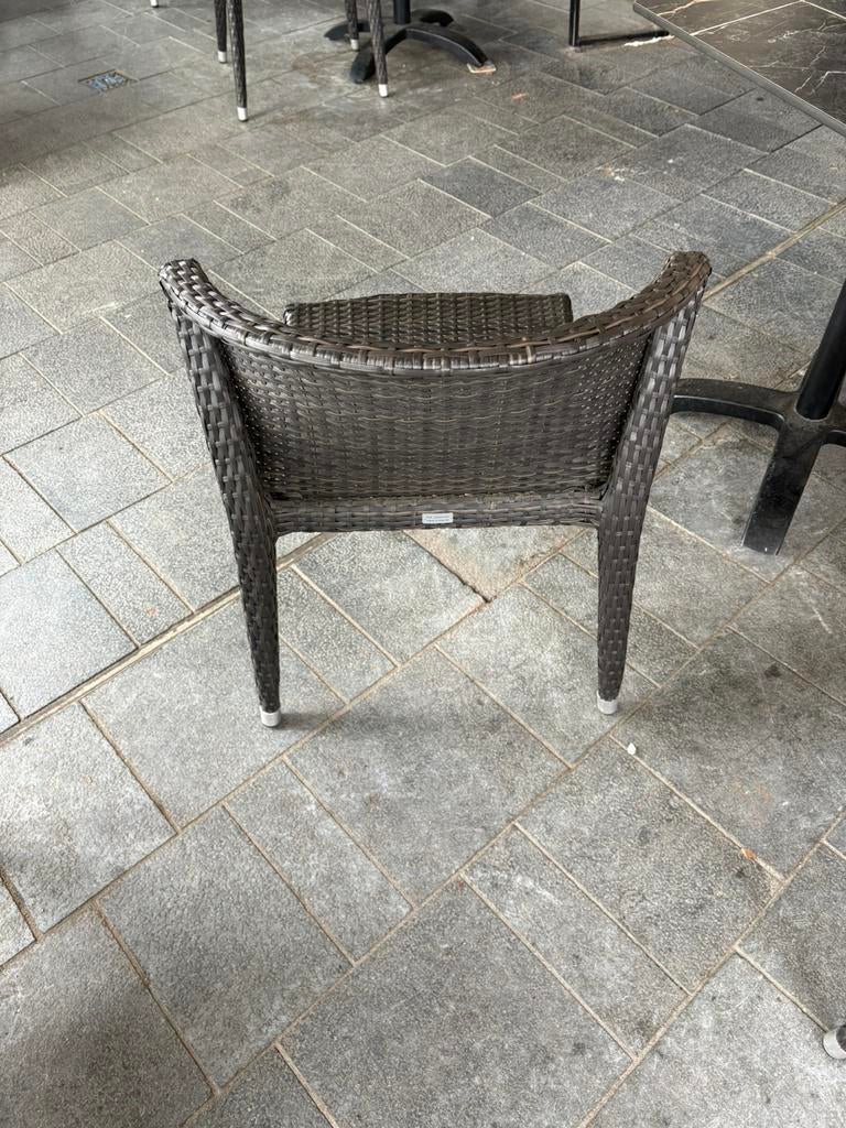 18 terrasstoelen, Ophalen