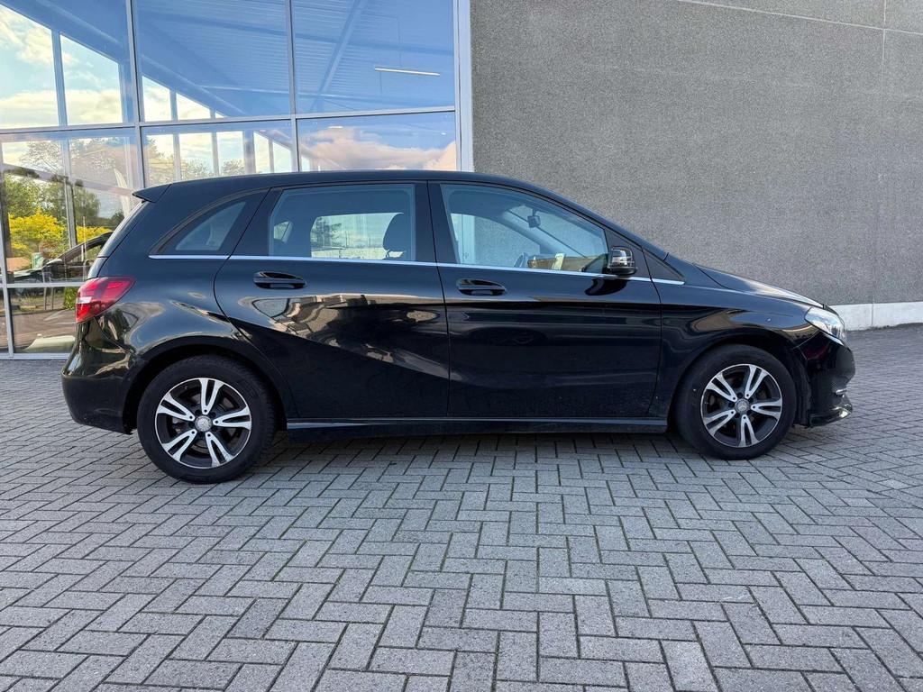 Mercedes-Benz B-CLASS 180 (bj 2016, automaat), Auto's, Mercedes-Benz, Automaat, Stof, Gebruikt, Zwart