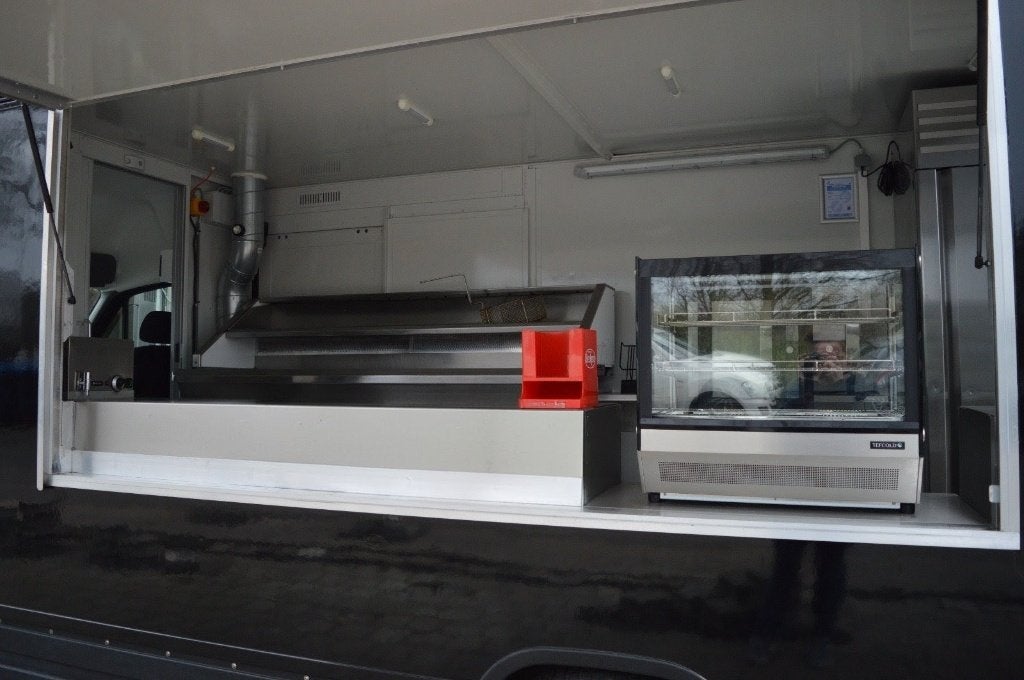 Foodtruck Iveco / Mercedes, Auto's, Automaat, Zwart, Overige bekleding, Diesel
