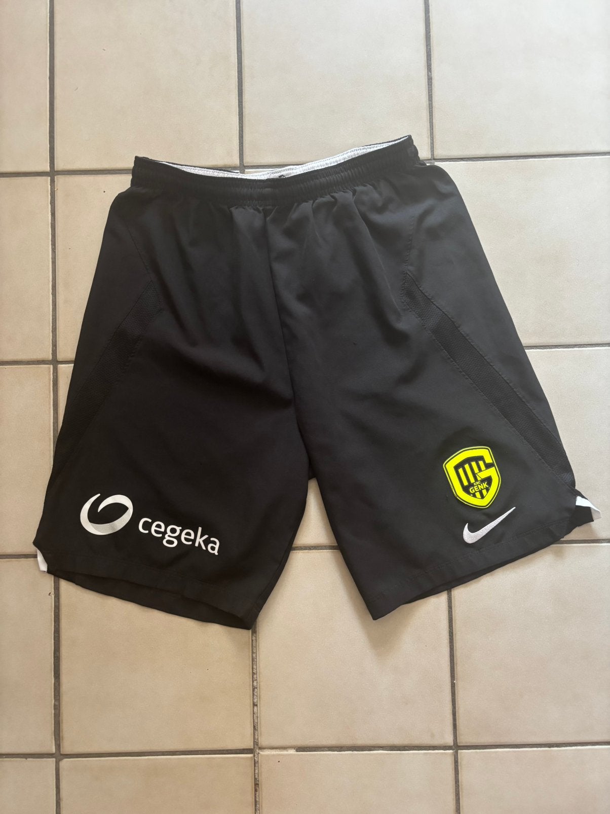 Short KRC Genk 158-170, Sports & Fitness, Football, Taille S, Enlèvement ou Envoi, Utilisé, Pantalon