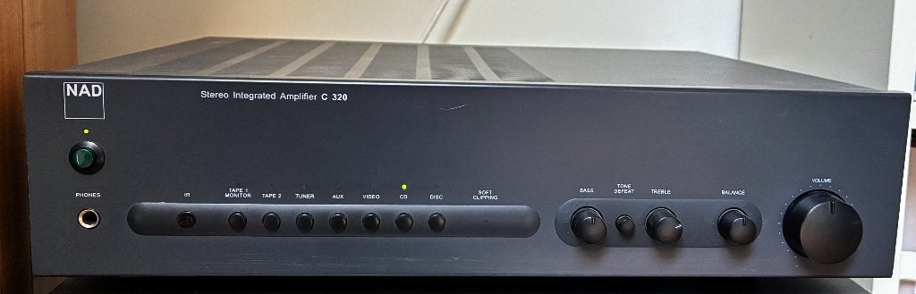 Amplificateur stéréo intégré NAD C320 entièrem. fonctionnel, TV, Hi-fi & Vidéo, Chaîne Hi-fi, Utilisé, Haut-parleurs, Autres marques