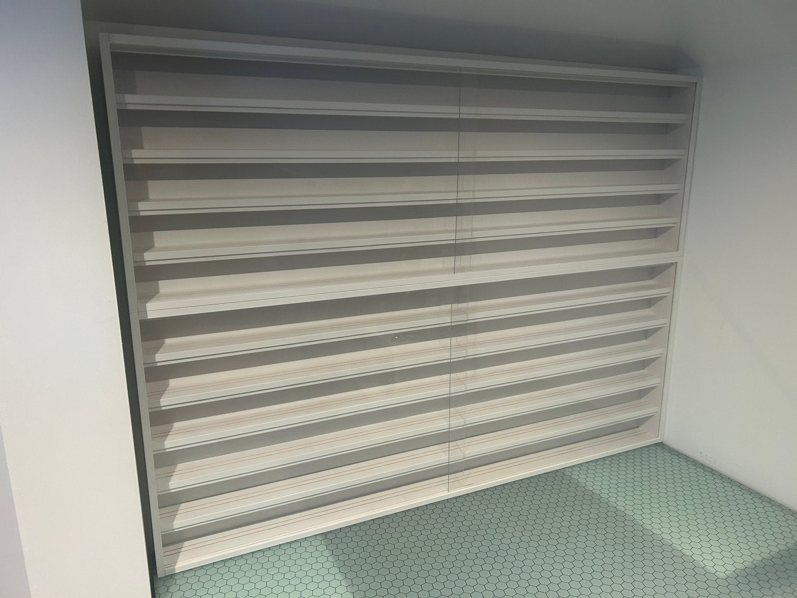 Heins Vitrine H0 wit gelakt met led verlichting, Ophalen, Zo goed als nieuw