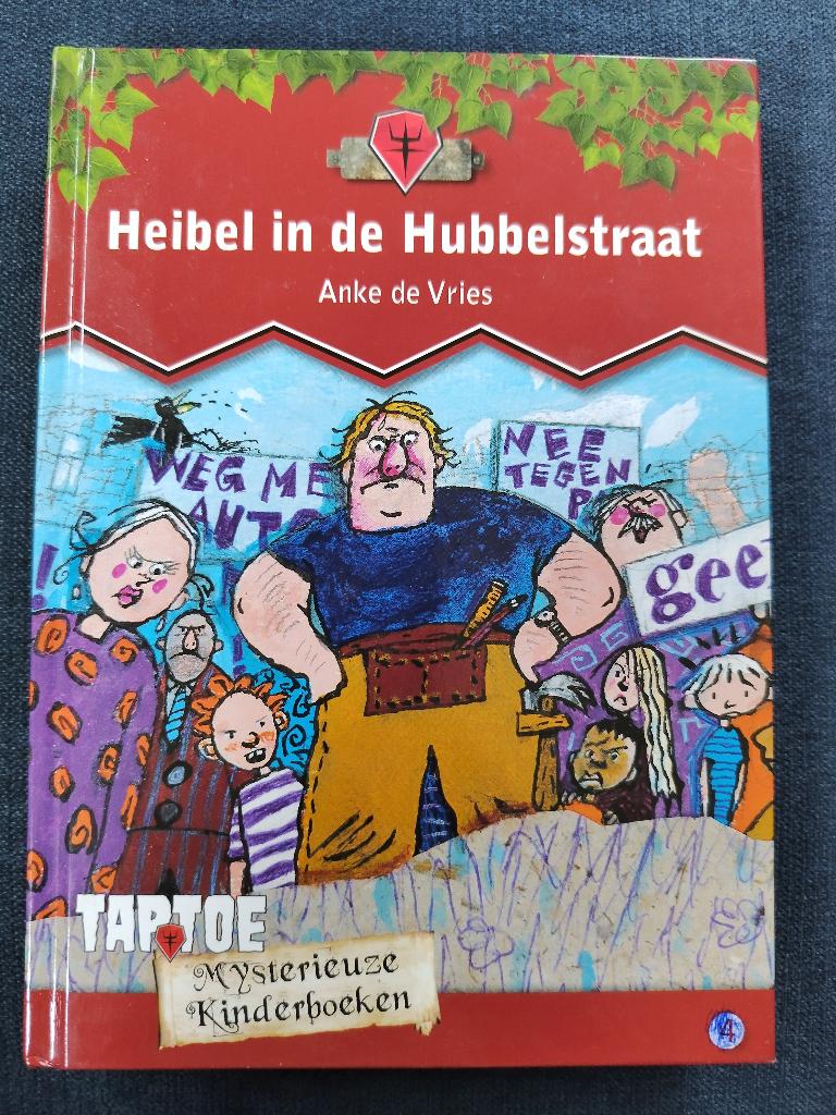 Anke de Vries - Heibel in de Hubbelstraat, Boeken, Anke de Vries, Fictie, Ophalen, Gelezen