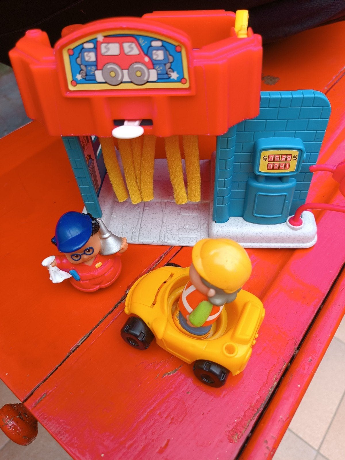 station de lavage pour petites personnes, voiture et 2 poupé, Enlèvement, 2 à 4 ans