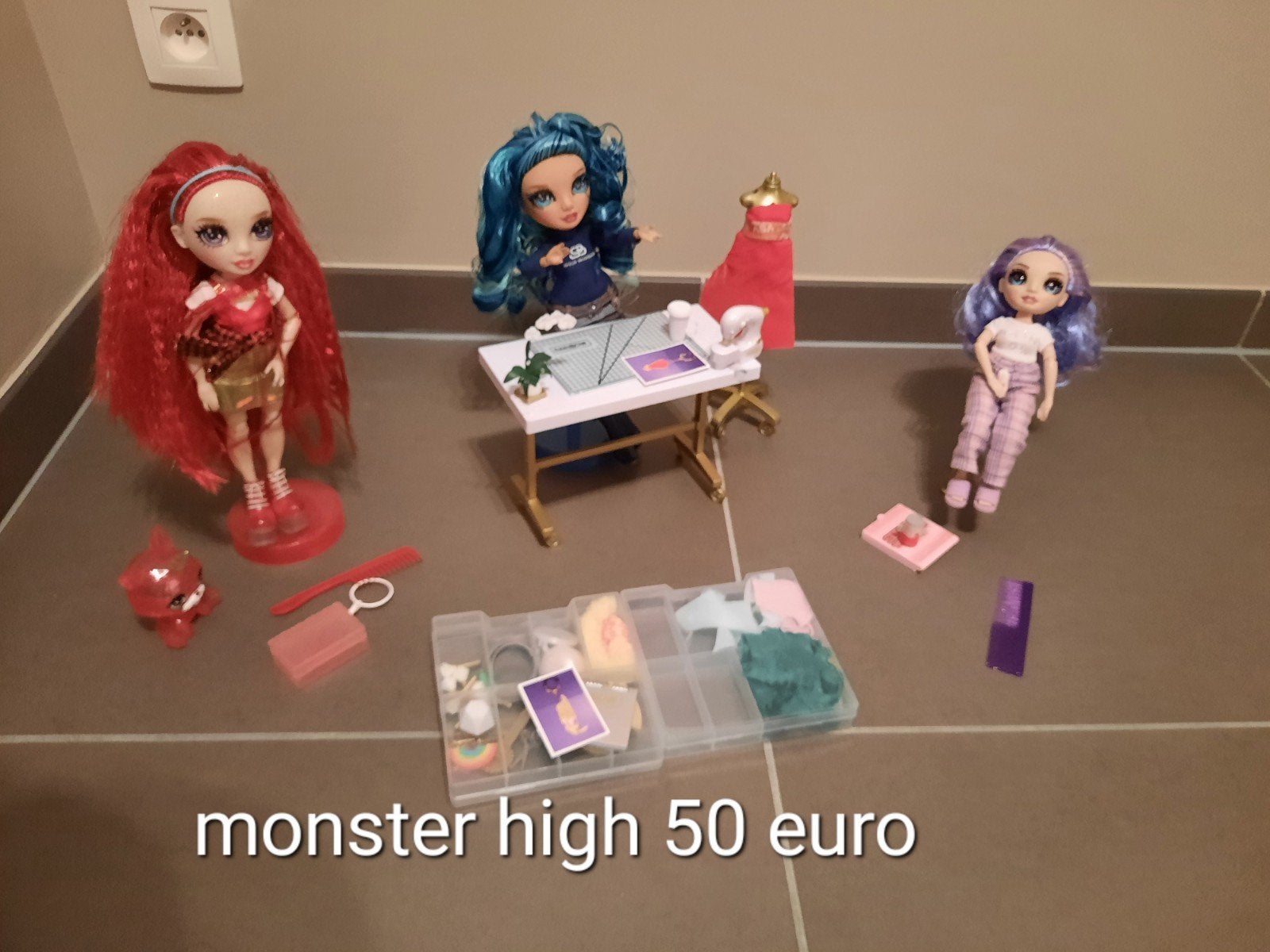 Setje rainbow high, Enlèvement