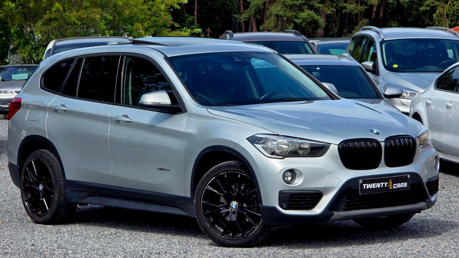 BMW X1

Benzine Automaat Panoramische Dak CruiseC Airco *, Autos, BMW, X1, Argent ou Gris, Achat, Euro 6