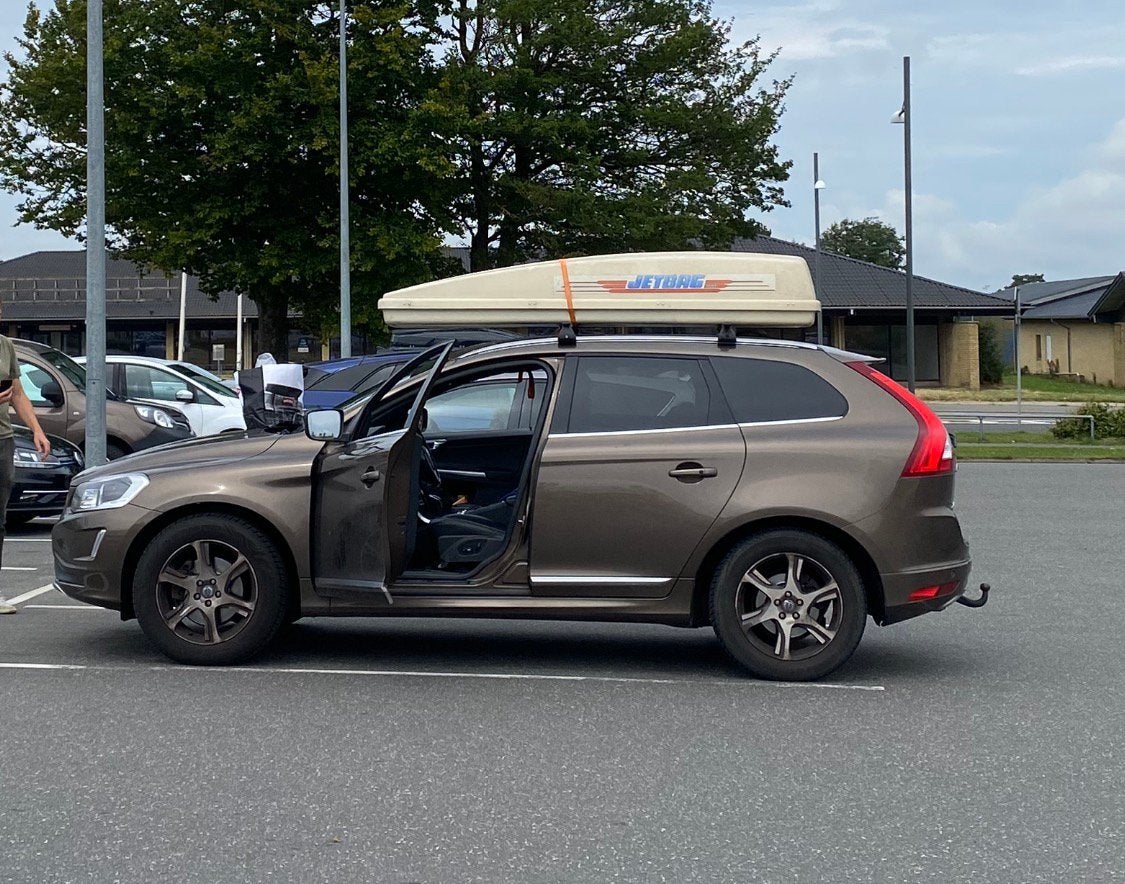 Volvo xc60 d4 2014 diesel, Auto's, Automaat, Parkeersensor, Zwart, Bruin