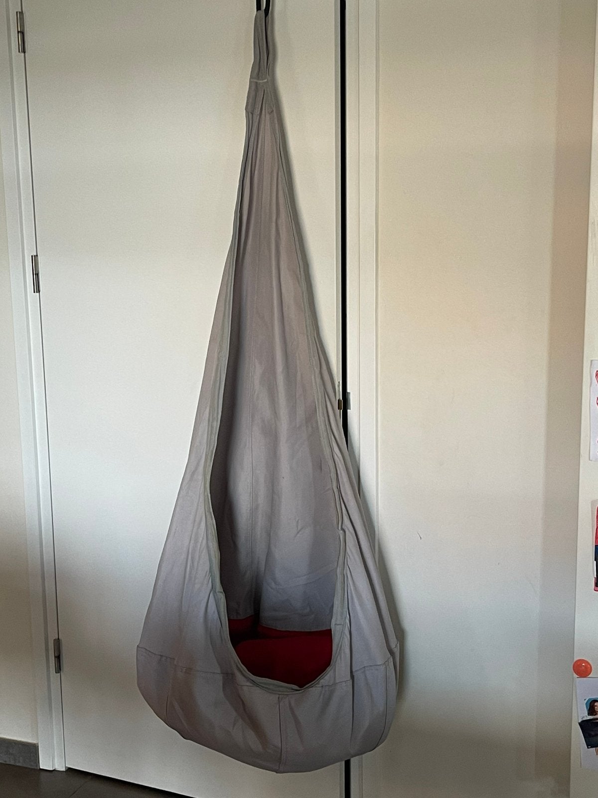 Ikea Ekorre hangstoel grijs met rood zitkussen, Ophalen, Gebruikt, Grijs, Stof