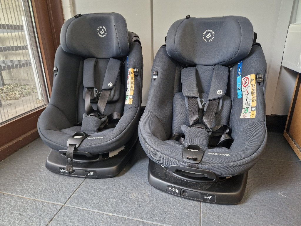 Set van 2 autostoelen (AxissFix), Kinderen en Baby's, Ophalen, Verstelbare rugleuning, 0 t/m 18 kg, Zo goed als nieuw