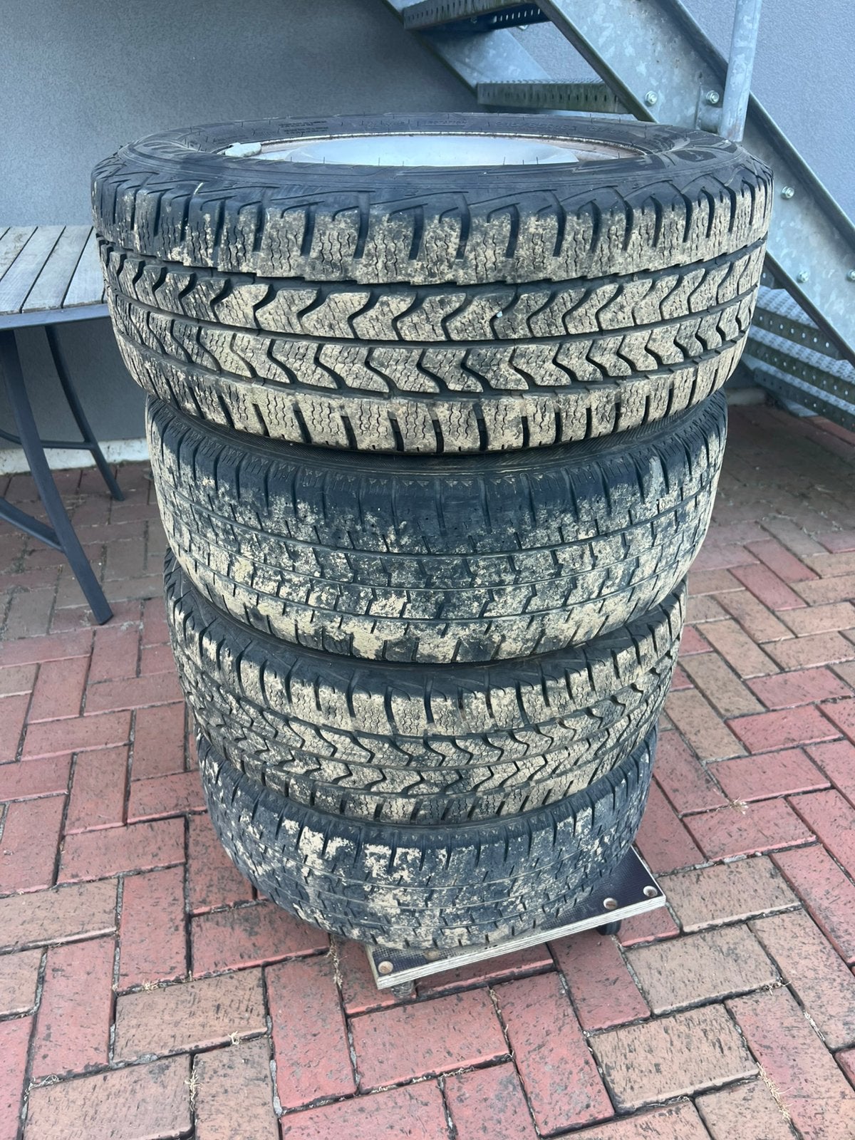 4 pneus hiver 215/65R16C, Autos : Divers, Pièces de sport automobile, Enlèvement, Utilisé