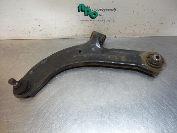 Draagarm links-voor van een Nissan NV200, Gebruikt, -, -, Ophalen of Verzenden