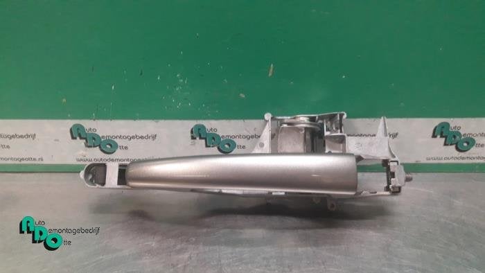 Poignée portière 2portes gauche d'un Peugeot 207 (207 06-), Autos : Pièces & Accessoires, -, 3 mois de garantie, Utilisé, -