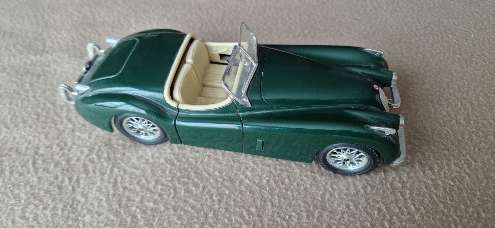 Jaguar XK120 (1948), Enlèvement