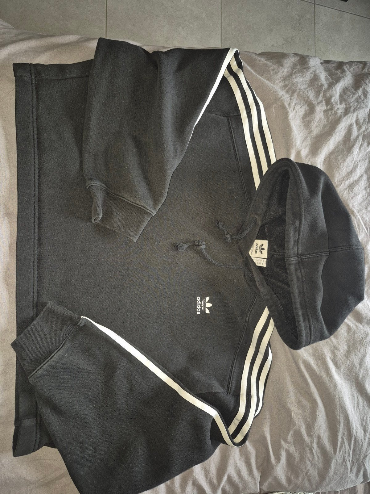 Korte sweater met kap Adidas, Ophalen