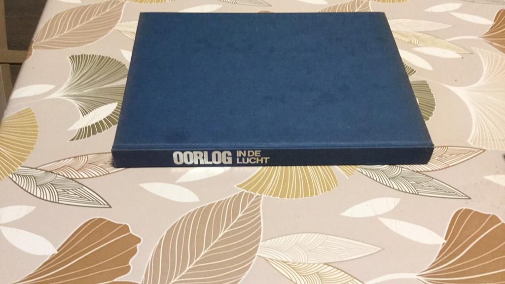 Oorlog in de lucht, Boeken, Ophalen of Verzenden, Gelezen