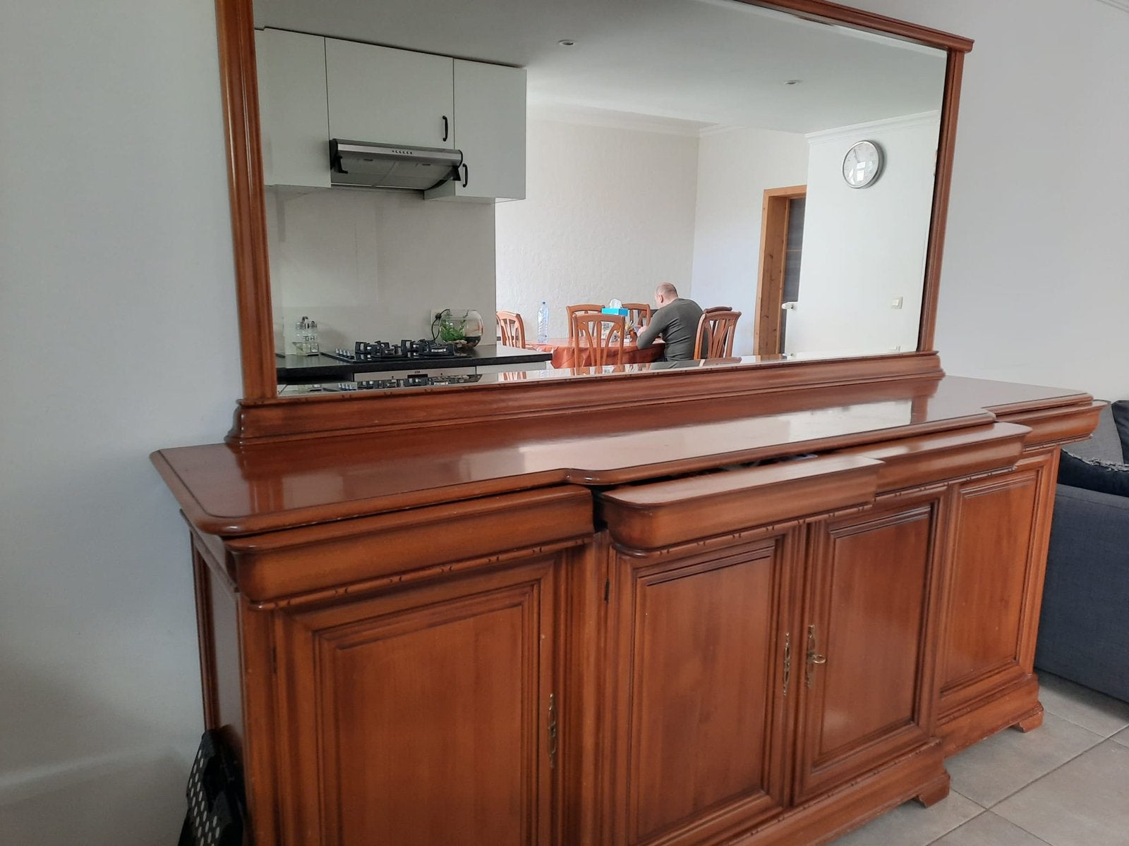 Tafel met stoelen en commode met spiegel – €200, Enlèvement, Comme neuf