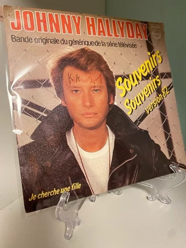 Johnny Hallyday – Souvenirs Souvenirs (Version 82), CD & DVD, Utilisé, EP, Rock et Metal, Envoi