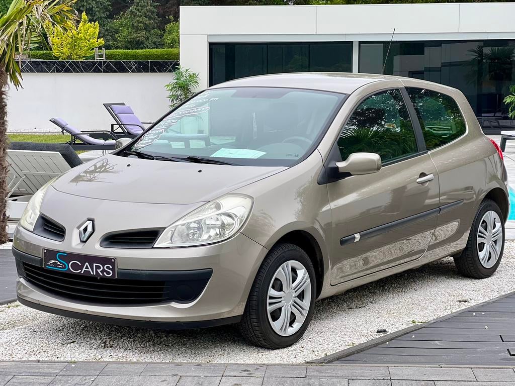 Renault clio 1.2i ** Automaat ** Gekeurd ** 120.000 km **, Auto's, Bedrijf, 5 zetels, 59 kW, Onderhoudsboekje