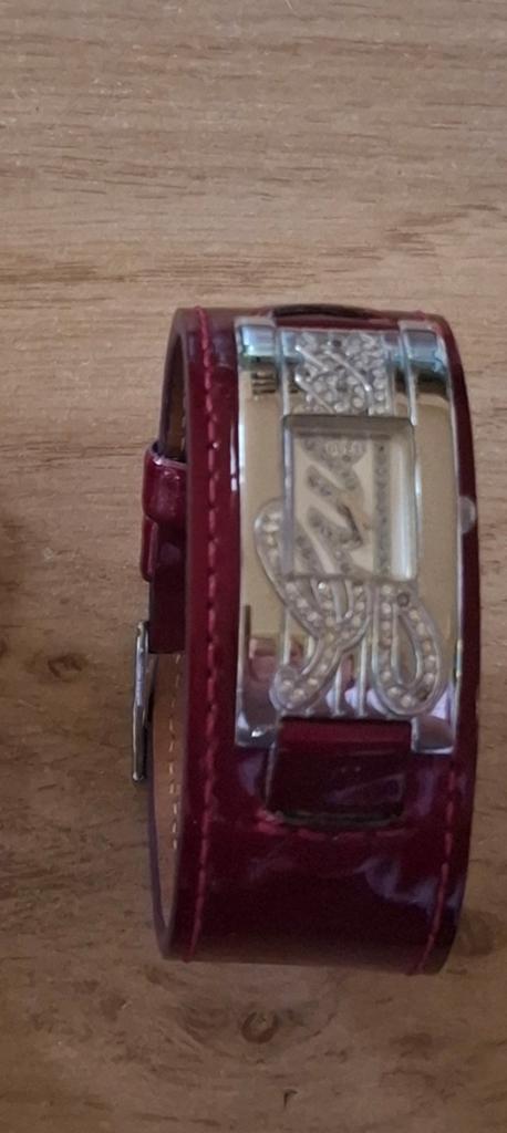 montre GUESS, Bijoux, Sacs & Beauté, Montres | Femmes, Enlèvement ou Envoi, Comme neuf, Autres matériaux