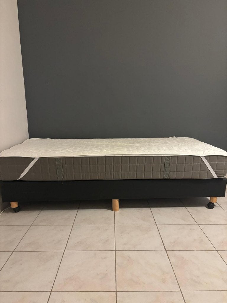 Inboedel kot in Gent Oude Houtlei - Matras 90breed zgan, Ophalen, Matras