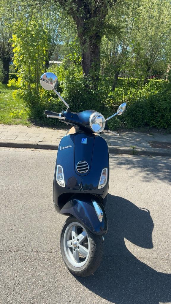 Vespa lx50 B klasse, Fietsen en Brommers, Scooters | Vespa, Zo goed als nieuw, Vespa LX, Klasse B (45 km/u), Benzine, Ophalen