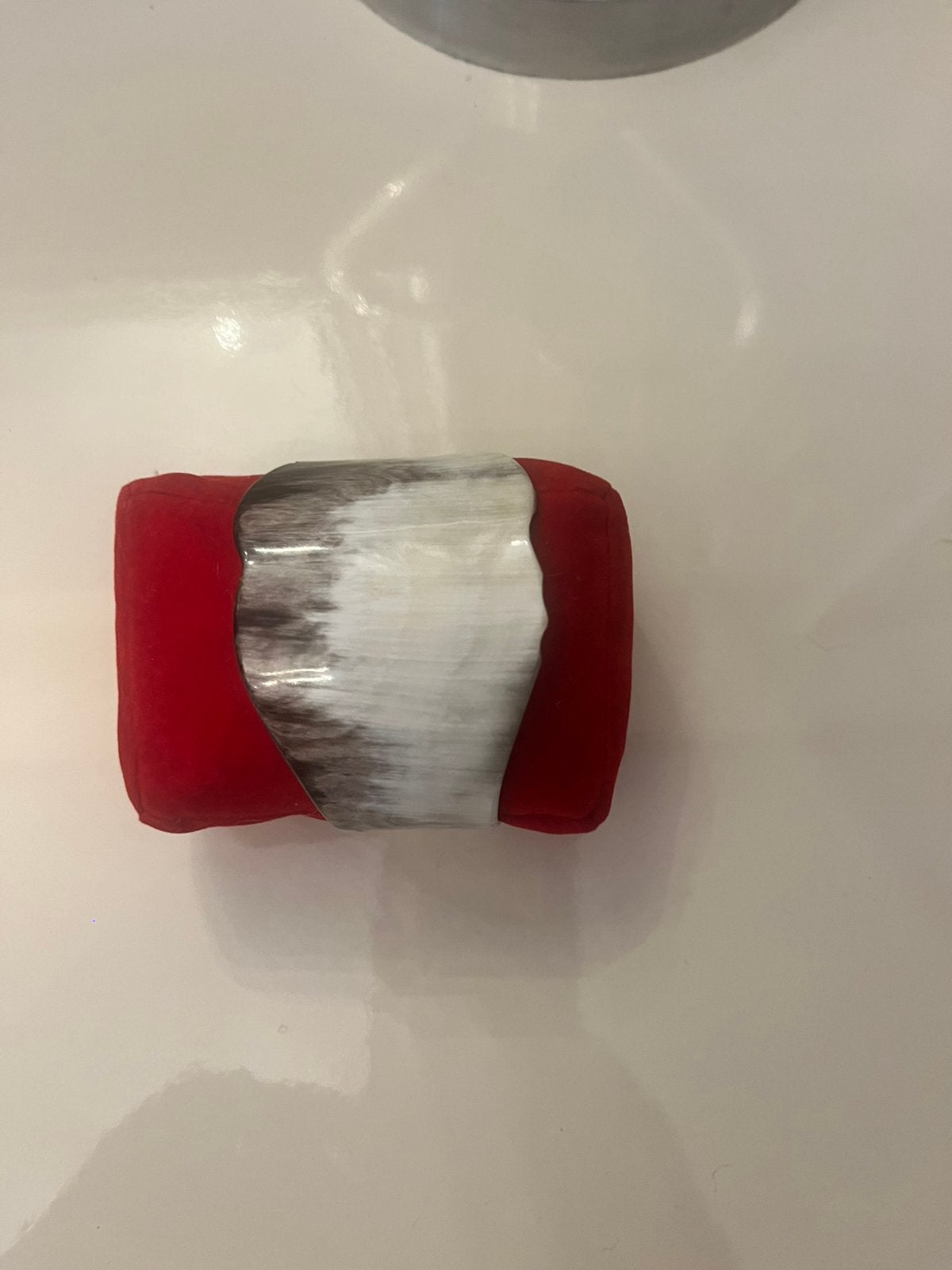 Bracelet manchette rigide en CORNE VÉRITABLE – Tons marbrés, Enlèvement ou Envoi, Comme neuf