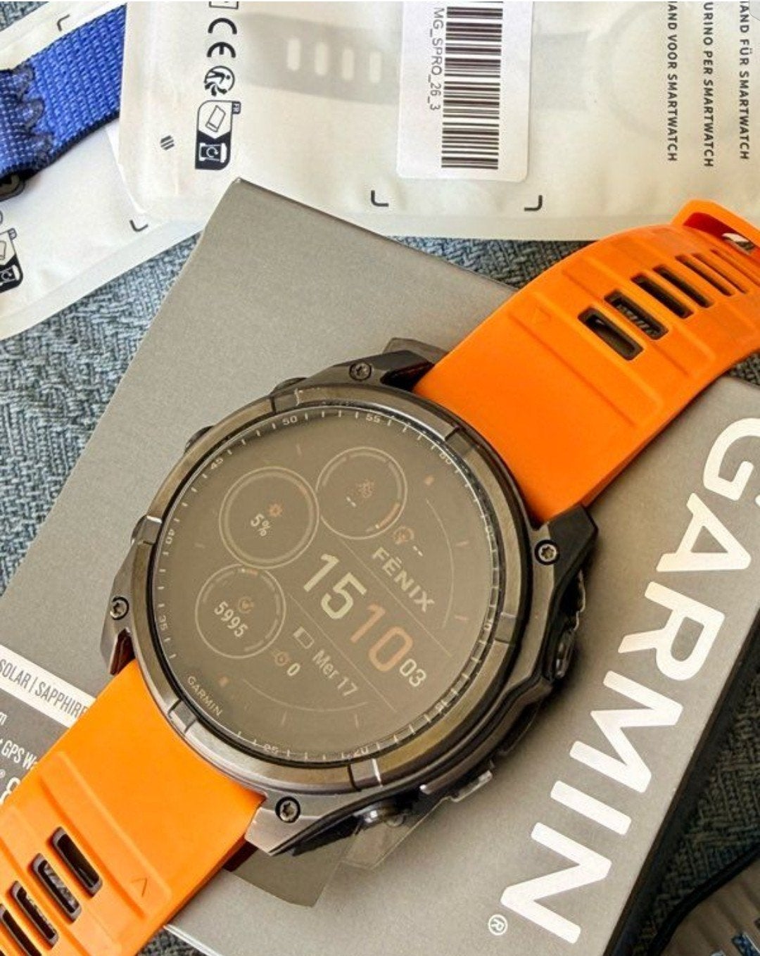Garmin Fenix 8 51 mm zonnesaffier, Handtassen en Accessoires, Sporthorloges, Zo goed als nieuw, Oranje, Conditie, Hoogte, Waterdicht