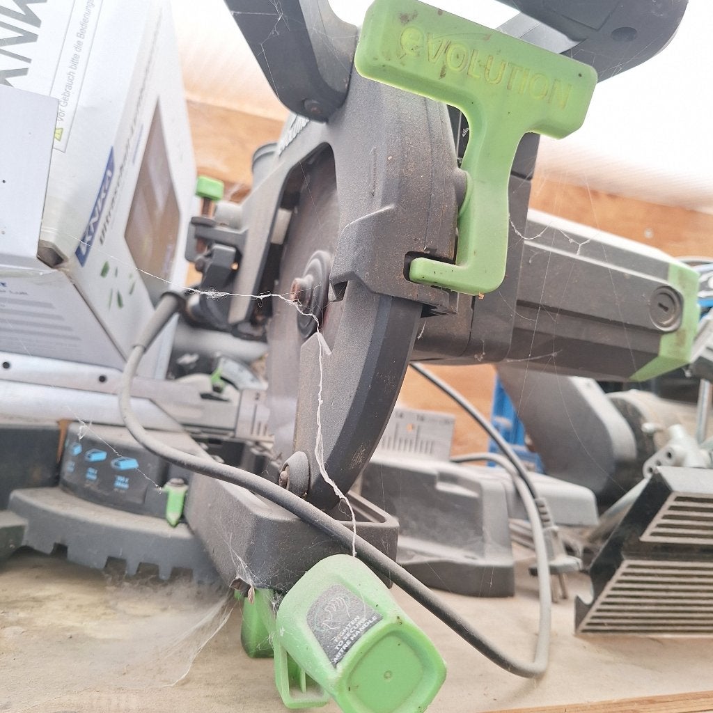 Zaagmachine, 600 tot 1200 watt, Zo goed als nieuw, Afkortzaag, 30 tot 70 mm