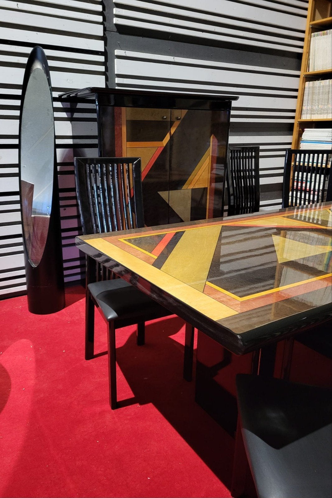 Table de salle à manger italienne vintage incrustée en noir, Enlèvement, Comme neuf, Italy design, 6 à 8 chaises