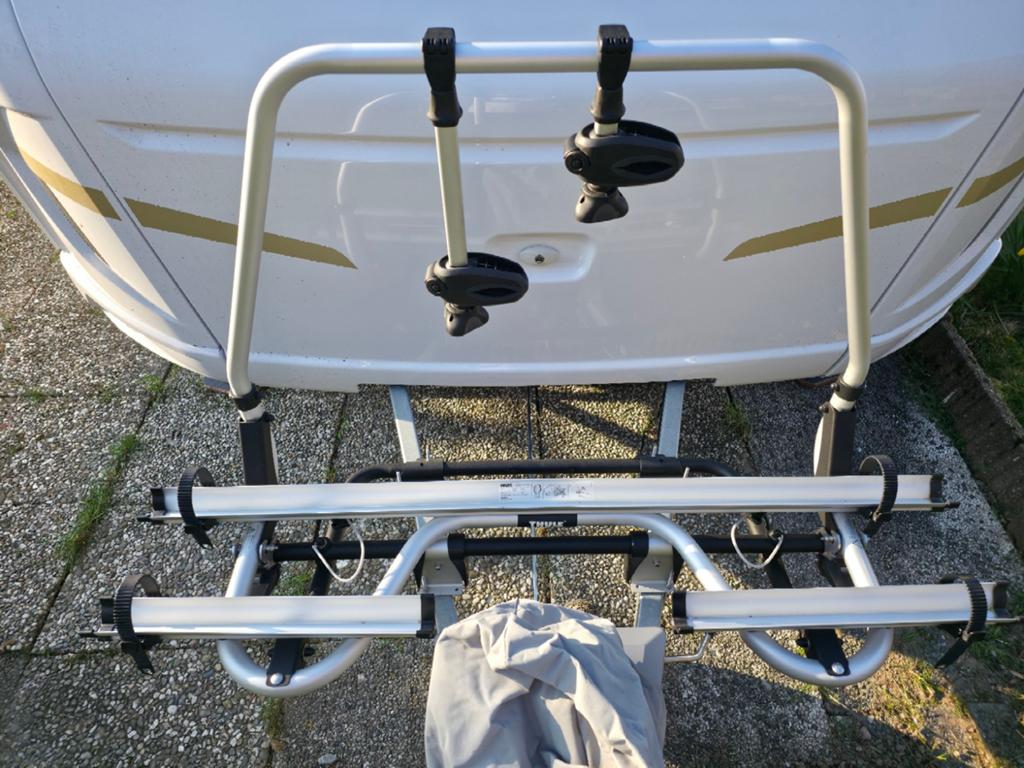 Porte 2 velos Thule basculant sur timon remorque ou caravane