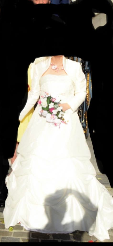 Robe de mariée a vendre., Vêtements | Femmes, Enlèvement, Porté, Autres couleurs, Robe de mariée