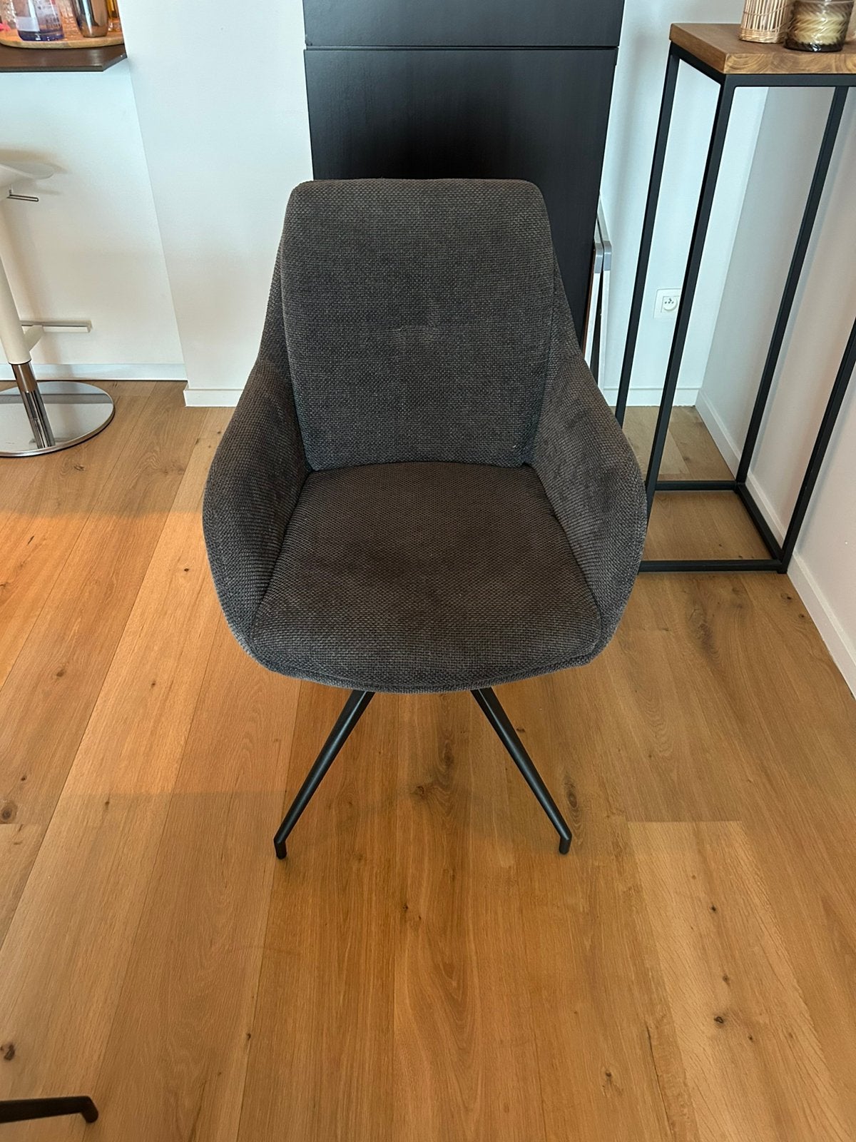 6 moderne grijze eetkamerstoelen – zeer goede staat, Ophalen, Zo goed als nieuw, Vijf, Zes of meer stoelen, Modern/ eigentijds