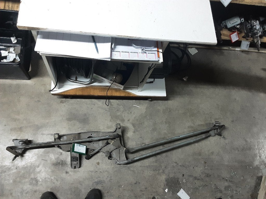 MECANISME ESSUIE-GLACE Peugeot 807 (01-2002/12-2014), Autos : Pièces & Accessoires, Mevr. I. Hauben, Utilisé, Rue de l'Espoir 34 34
4030  GRIVEGNÉE, BE