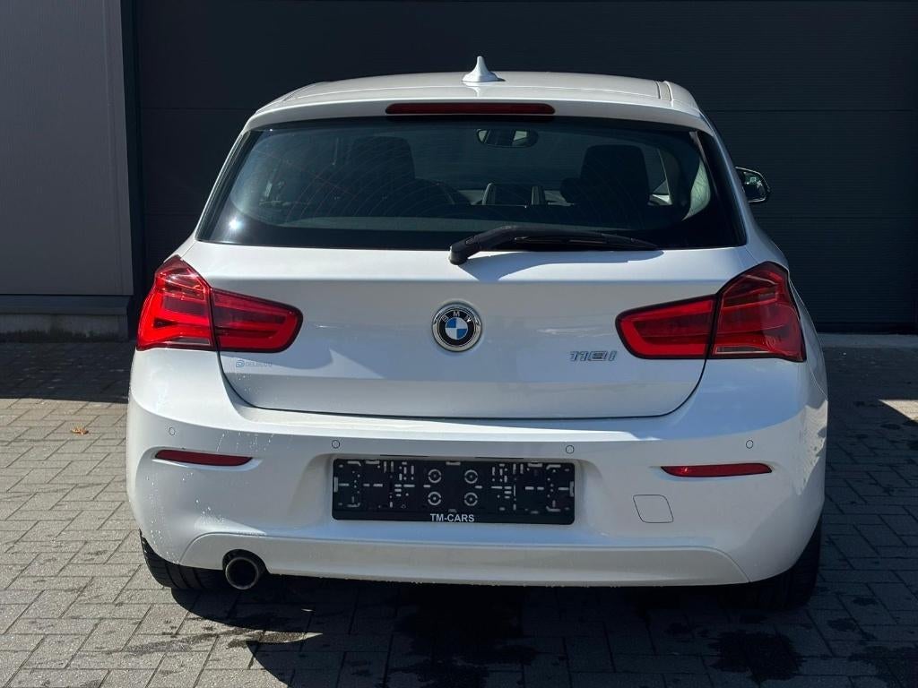BMW 118I benzine automaat, Auto's, BMW, Wit, Bedrijf, 5 zetels, 3 cilinders